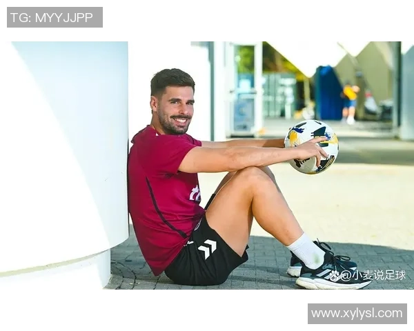 从球场到街头足球球星衬衫打造潮流穿搭新风尚